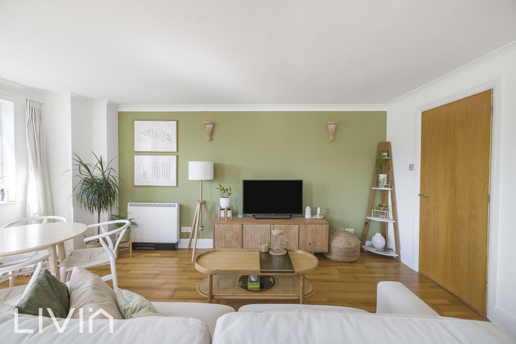Property photo 2 of 14 120A9410