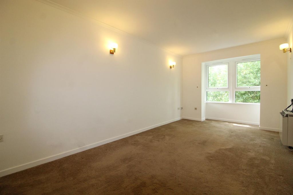 Property photo 2 of 7 E Living Room.Jpg