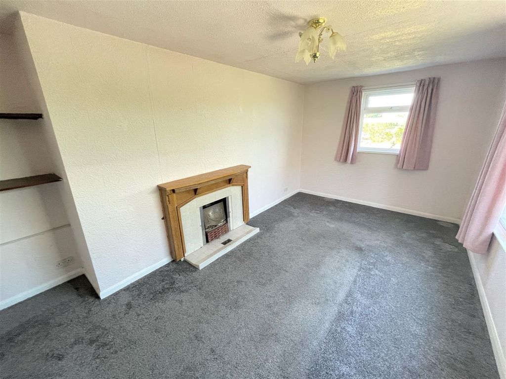 Property photo 3 of 21 Lounge