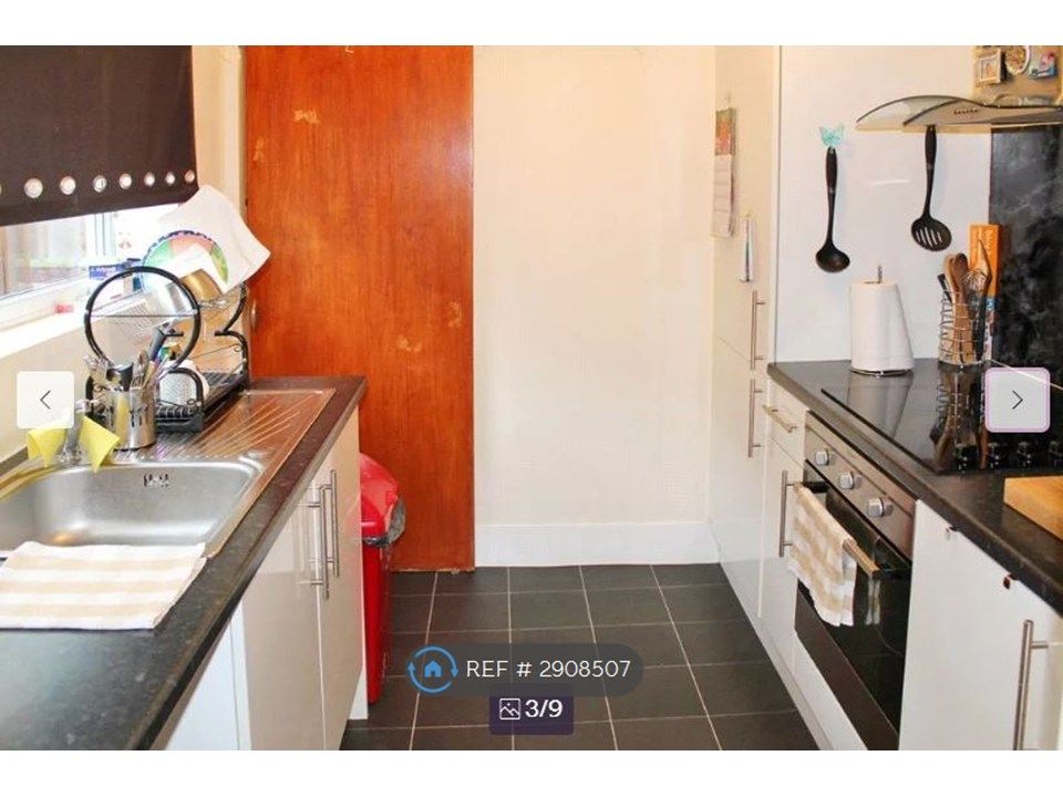 Property photo 3 of 6 Kitchen
