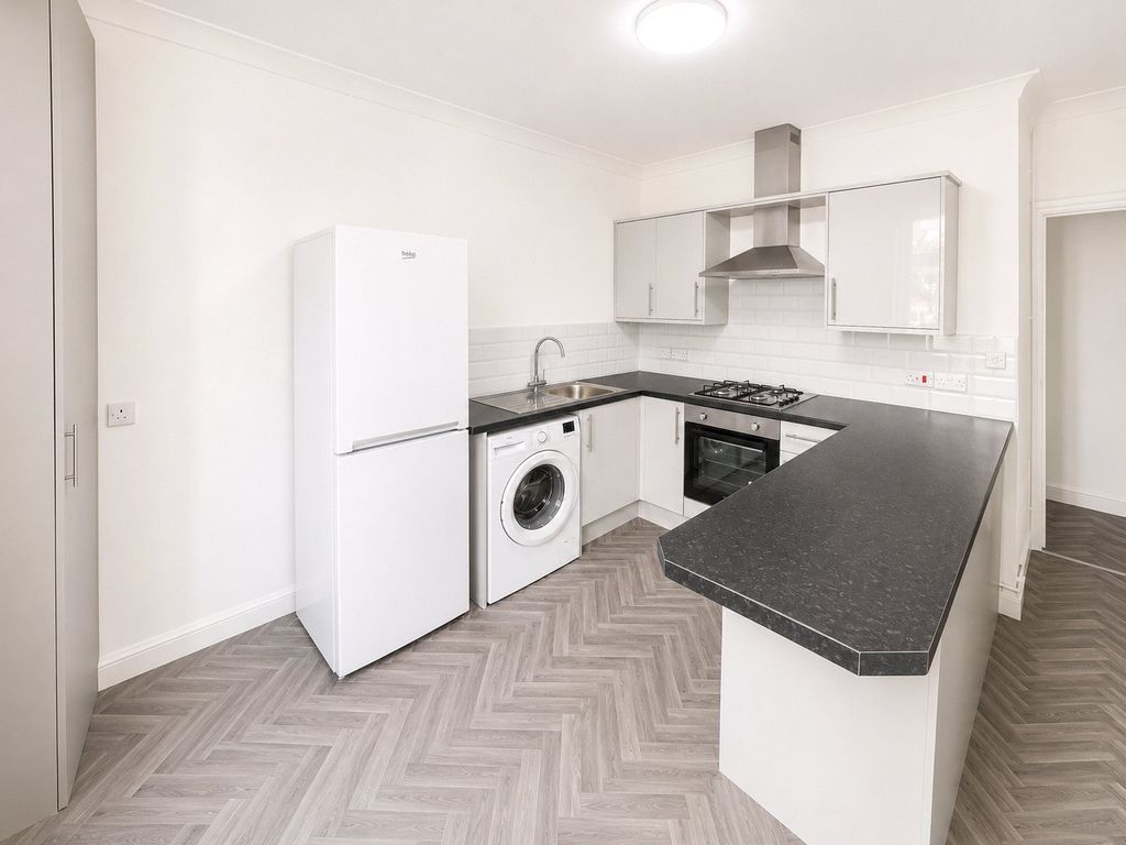 Property photo 3 of 7 Kitchen