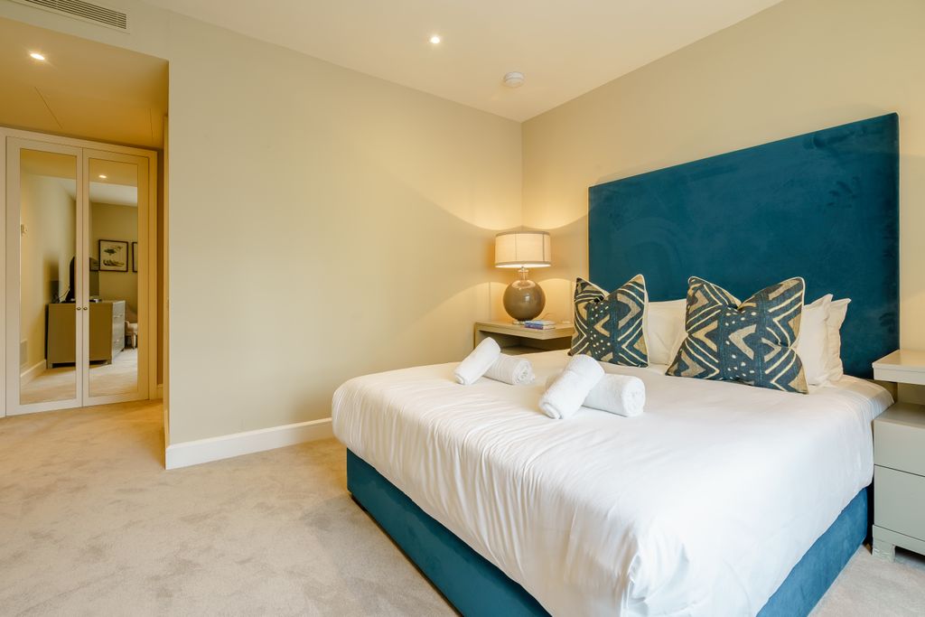 Property photo 1 of 12 2 Bed Flat To Rent