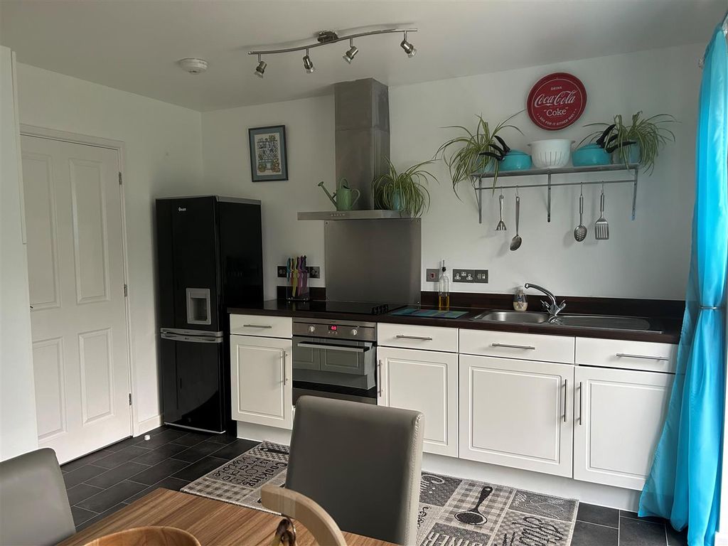 Property photo 2 of 13 Kitchen 2.Jpg