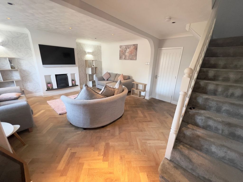 Property photo 3 of 32