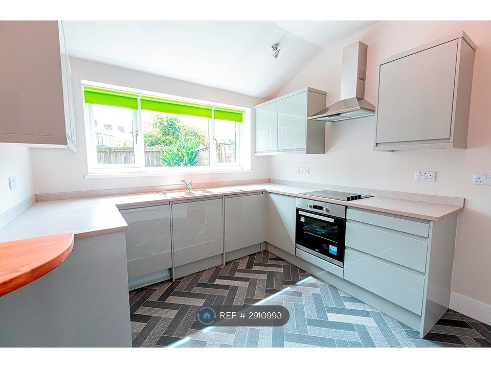 Property photo 1 of 7 Kitchen With Breakfast Bar