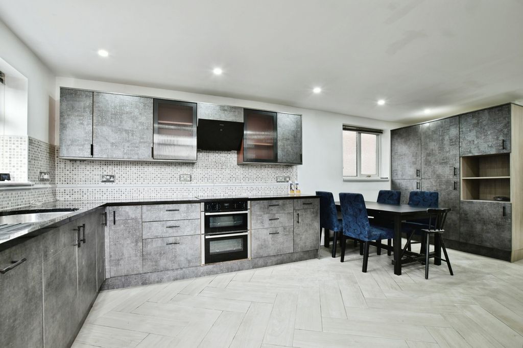 Property photo 2 of 27 Pbox-Img.Jpg
