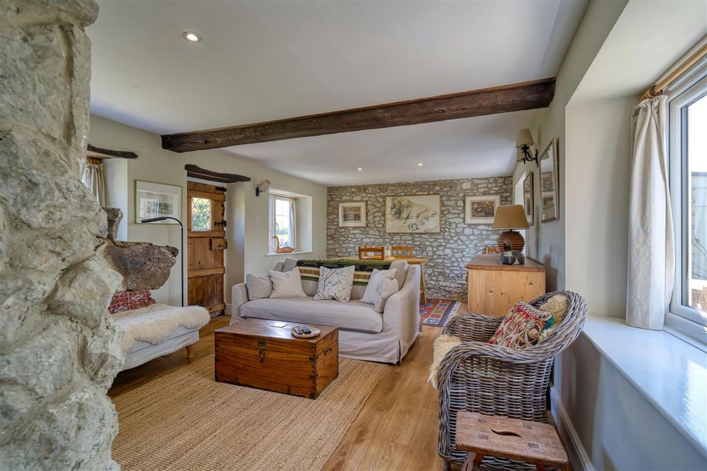 Property photo 3 of 10 Sitting Room