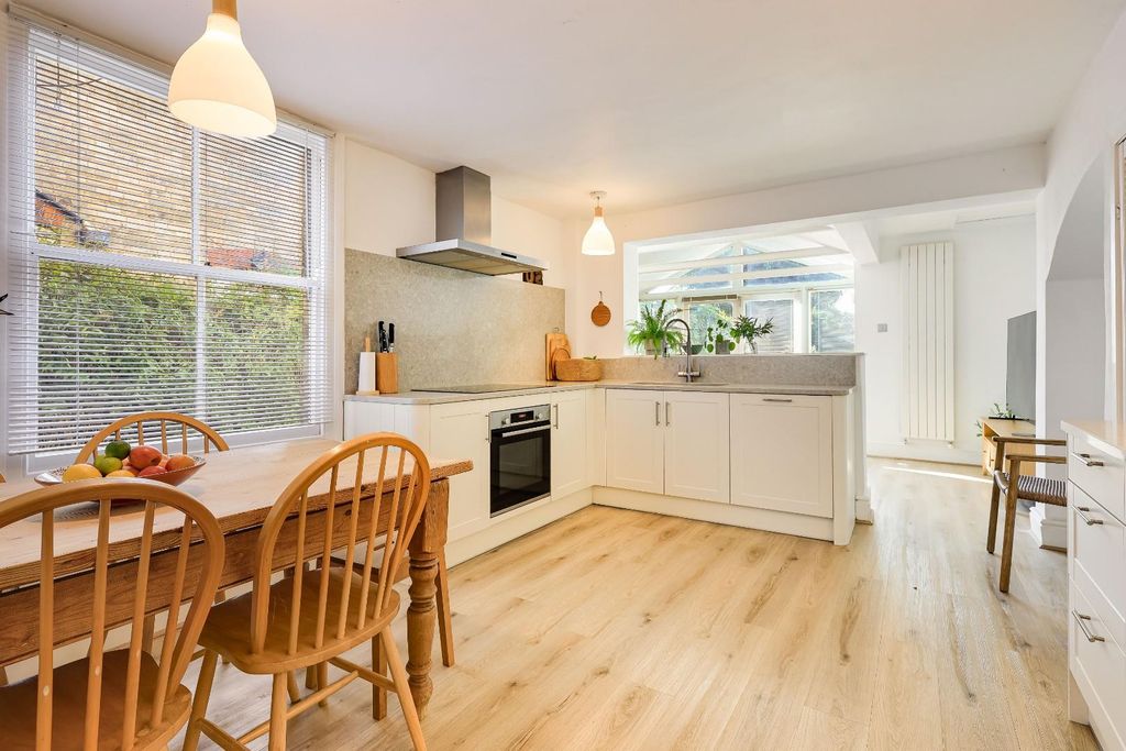 Property photo 3 of 32 Img (9) (1).Jpg