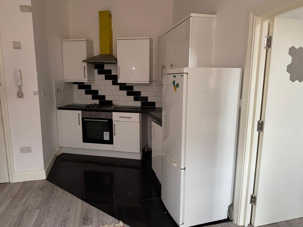 Property photo 1 of 5 One Bedroom Flat To Rent