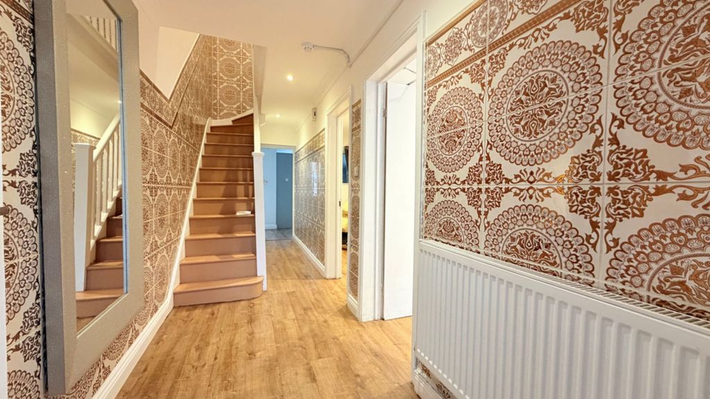 Property photo 2 of 16 Photo 3