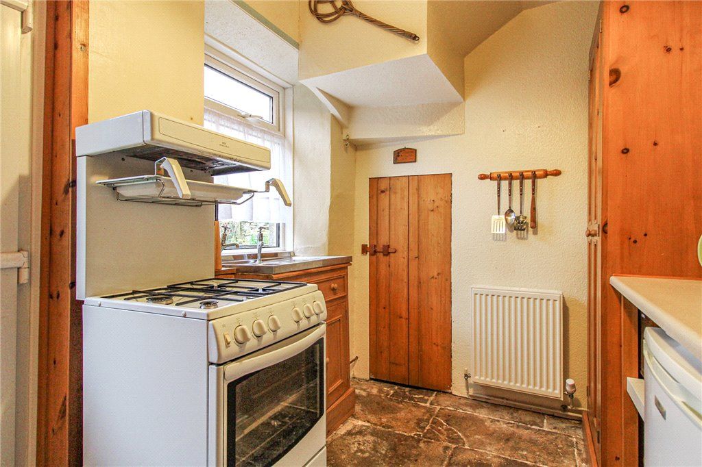 Property photo 3 of 9 Kitchen