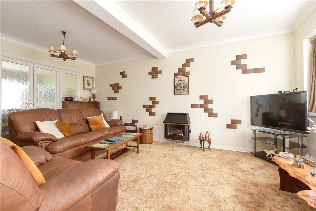 Property photo 2 of 17 Lounge