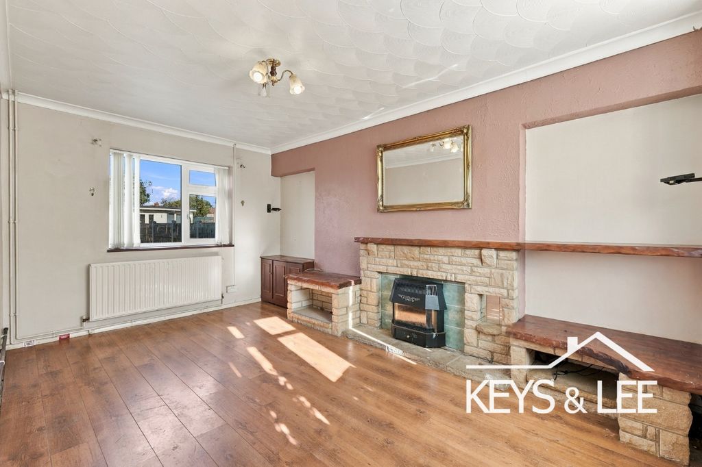 Property photo 2 of 16 5897182
