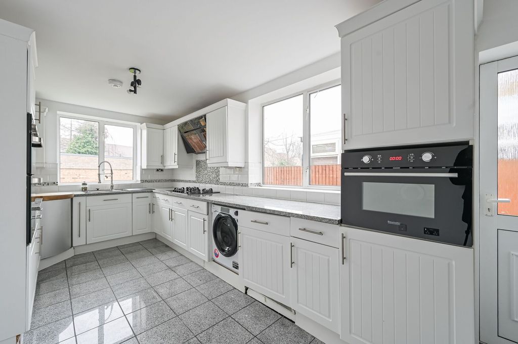 Property photo 2 of 21