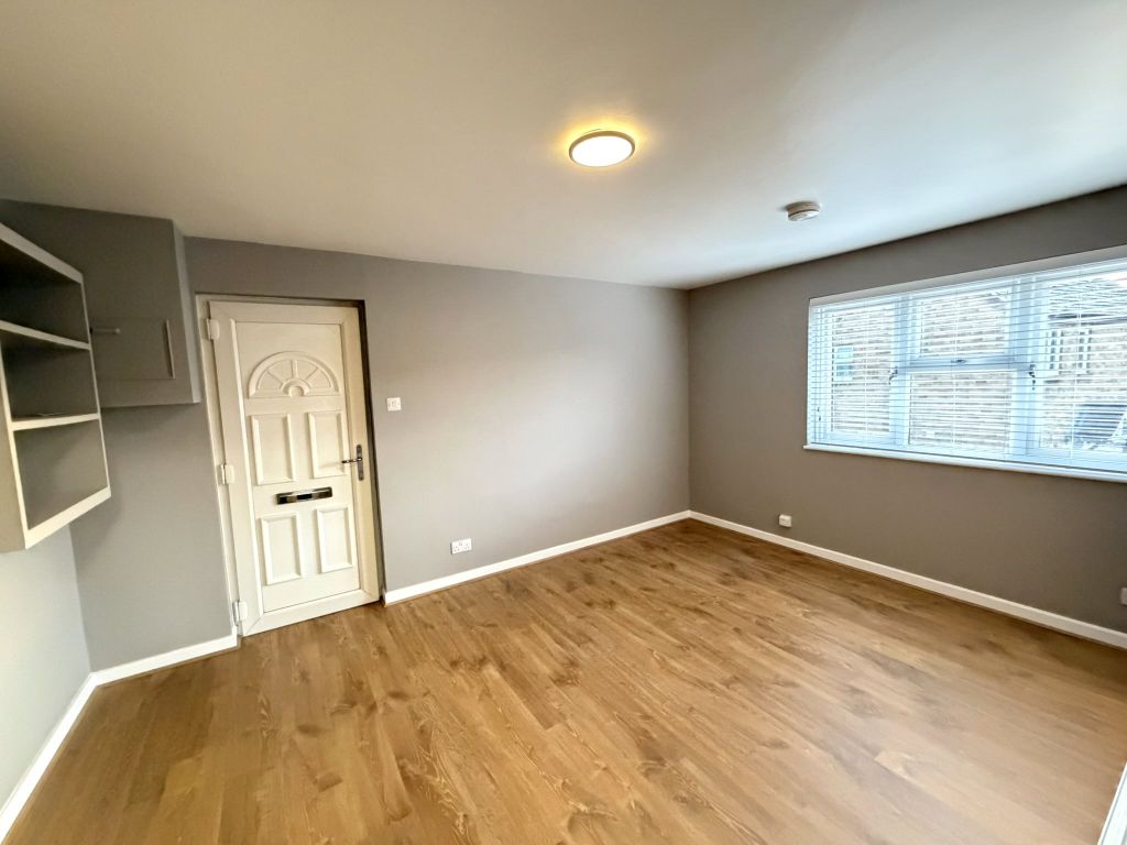 Property photo 2 of 6 Picture No. 17