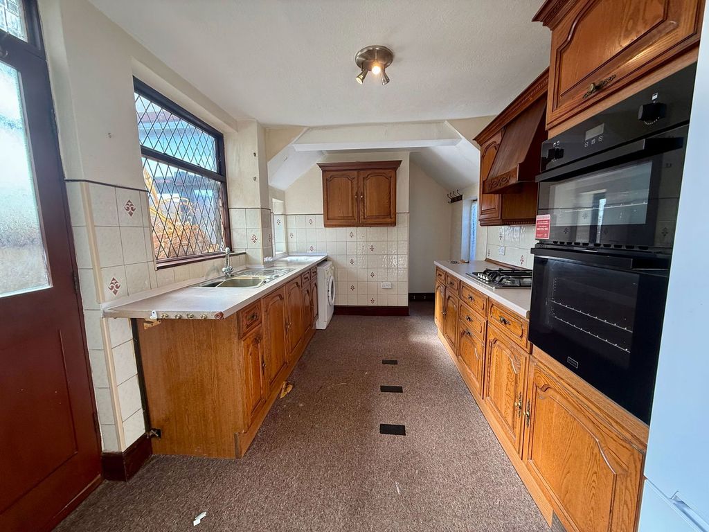 Property photo 2 of 21