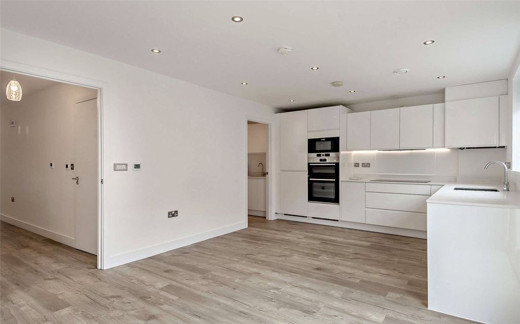 Property photo 2 of 20 Kitchen/Dining Room