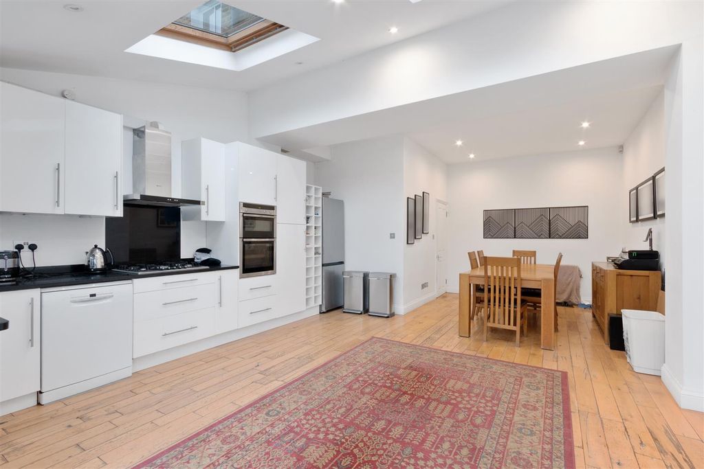 Property photo 3 of 12 Reception