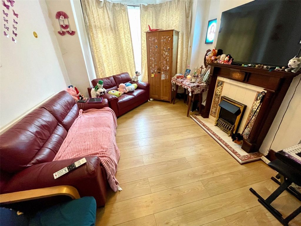 Property photo 2 of 10 Lounge