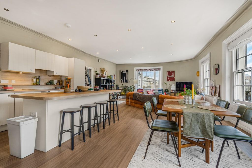 Property photo 2 of 14 Flat 3 99 Promenade-10.Jpg