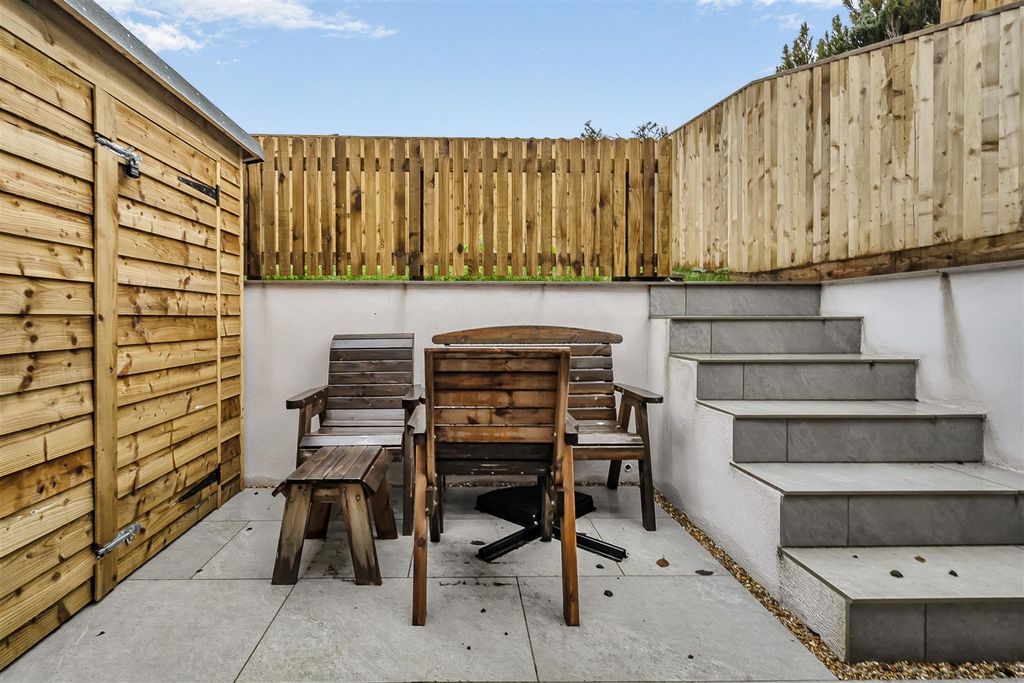 Property photo 3 of 13 1410508-4-698Af13c6F589.Jpg