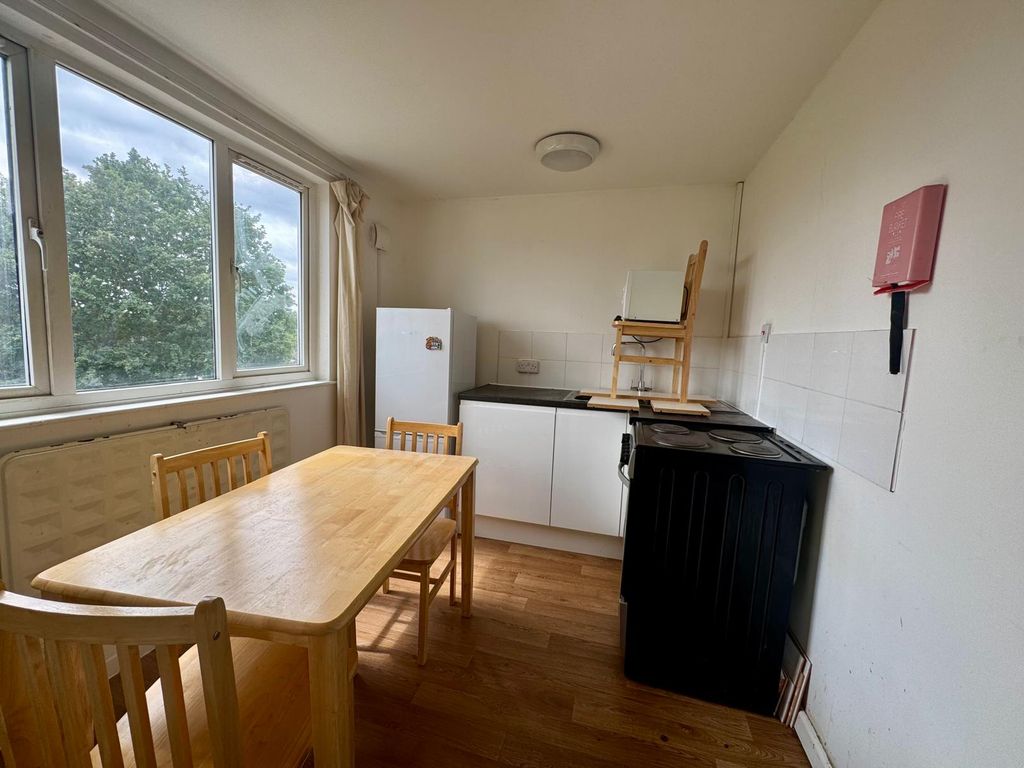 Property photo 3 of 5 Flat 7, 14 Cyprus Road, N3 3Ry (5)