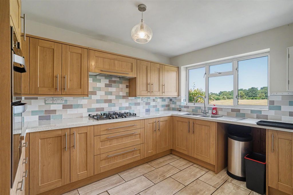 Property photo 2 of 11 Kitchen