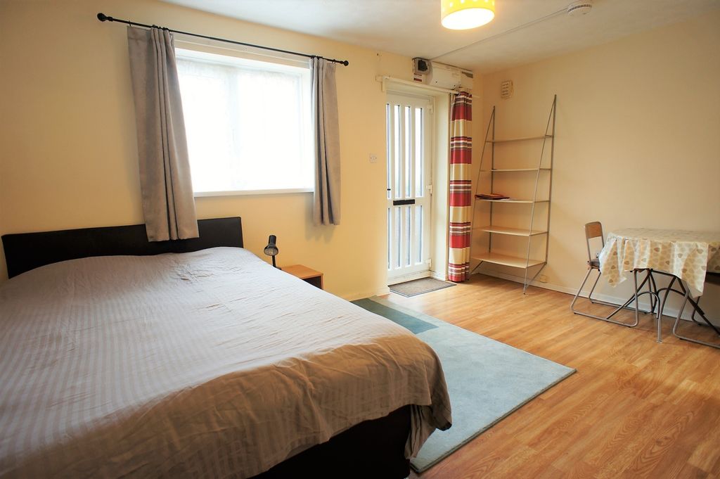 Property photo 2 of 9 3