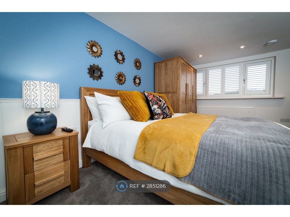 Property photo 2 of 35 Room 4