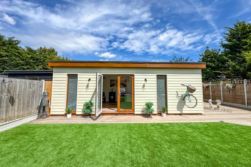Property photo 2 of 40 Outbuilding