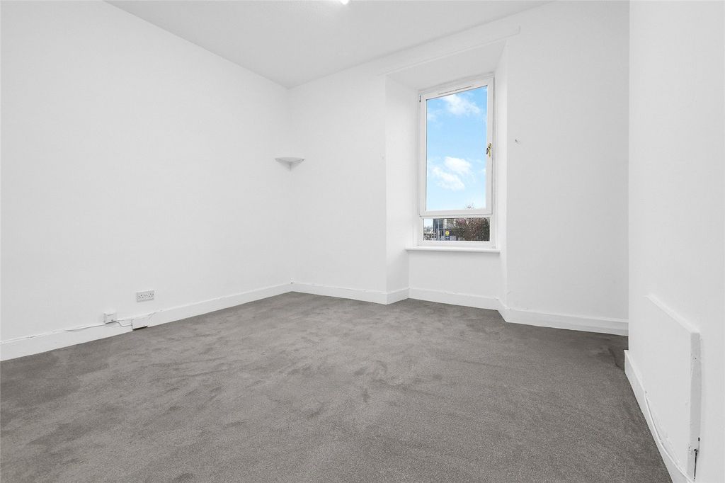 Property photo 3 of 21 Picture No. 23