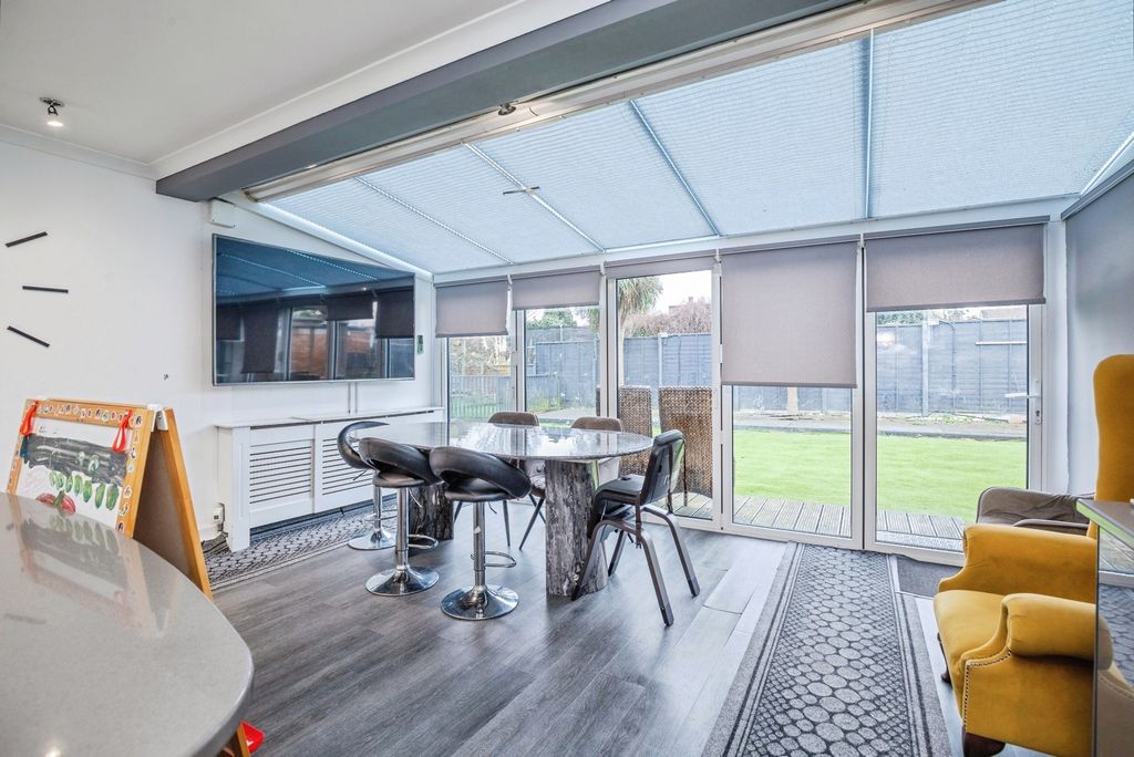 Property photo 3 of 17 Dining Room