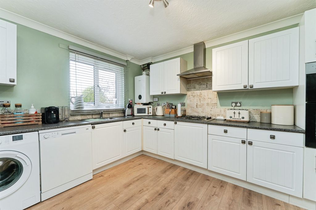 Property photo 2 of 20