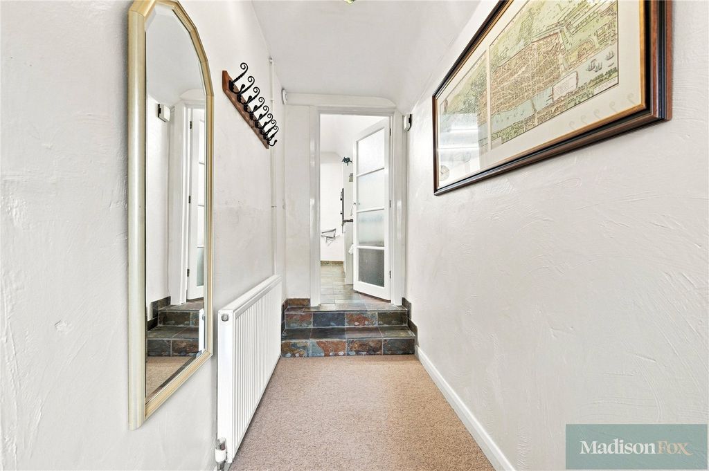 Property photo 2 of 34 Picture No. 23