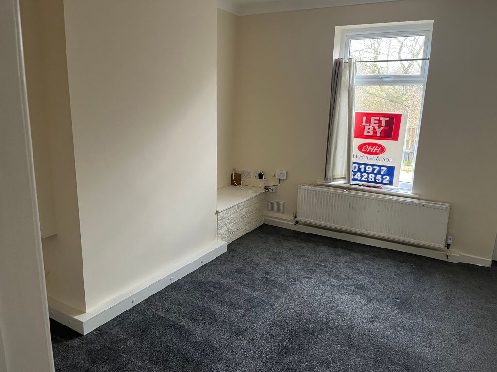 Property photo 2 of 9 Living Room