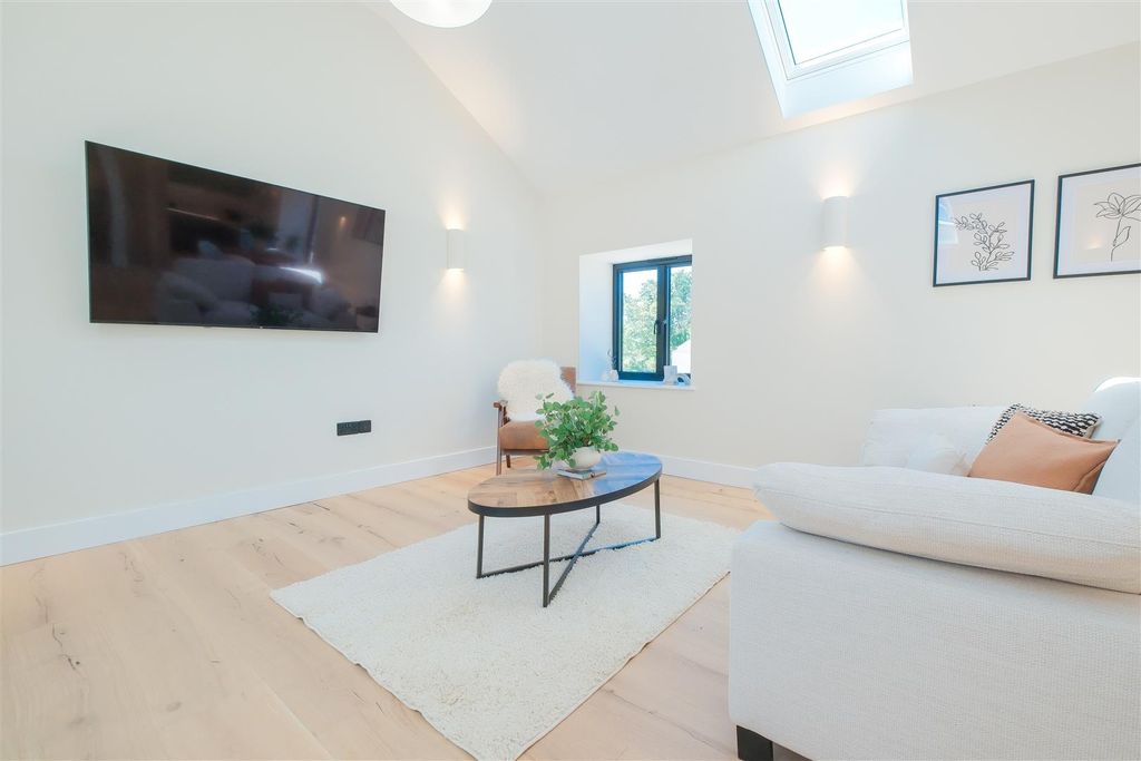 Property photo 3 of 6 Parry Willow Herb Pengover-14.Jpg