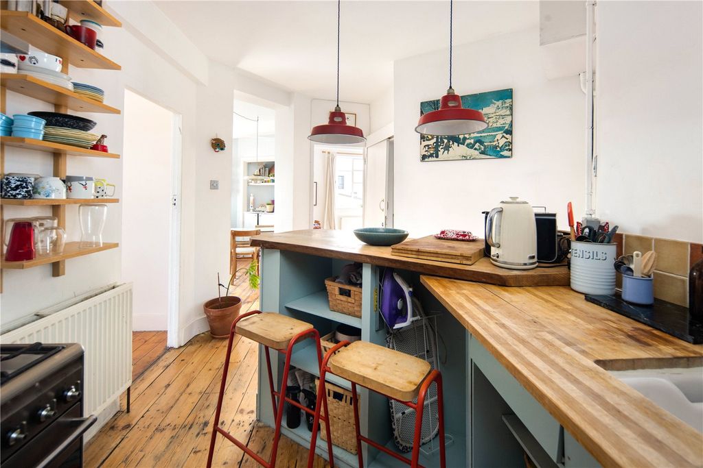 Property photo 2 of 12 Kitchen