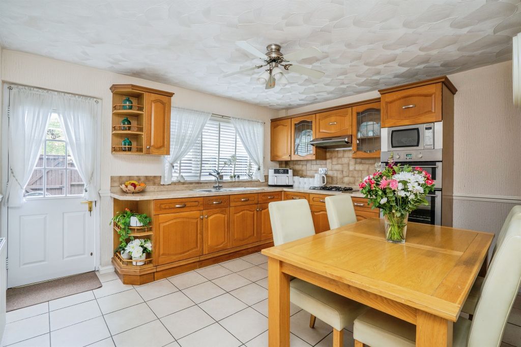 Property photo 3 of 34
