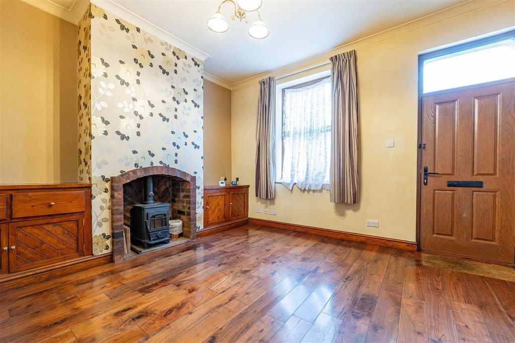 Property photo 2 of 11 Lounge