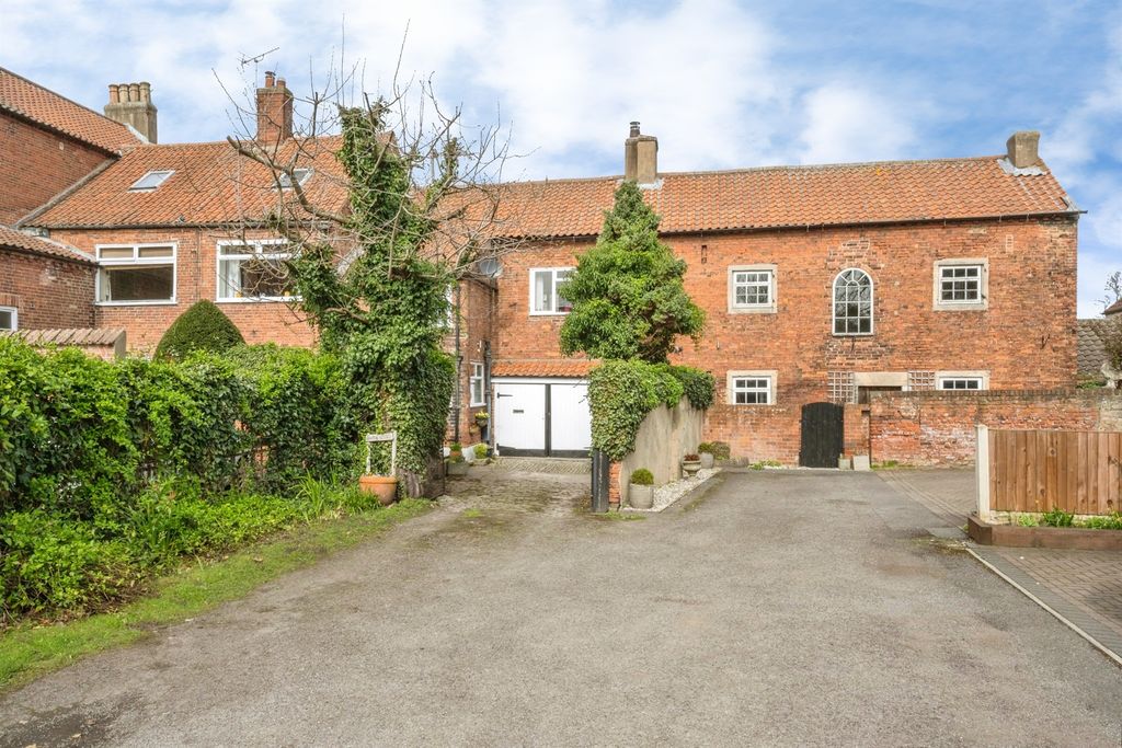 Property photo 1 of 18