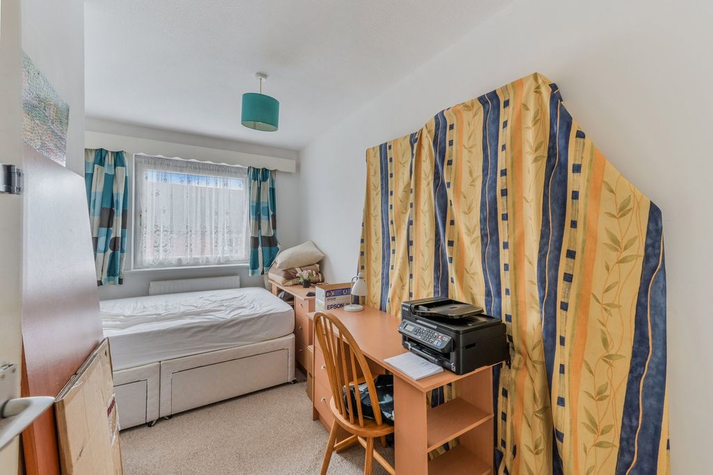 Additional image 11 of 3 bed flat for saleHigh Street, Lingfield RH7