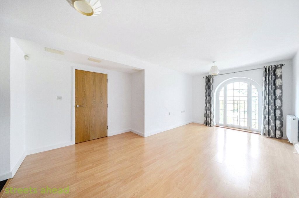 Property photo 1 of 17 11d13542-c98A-4Fa...