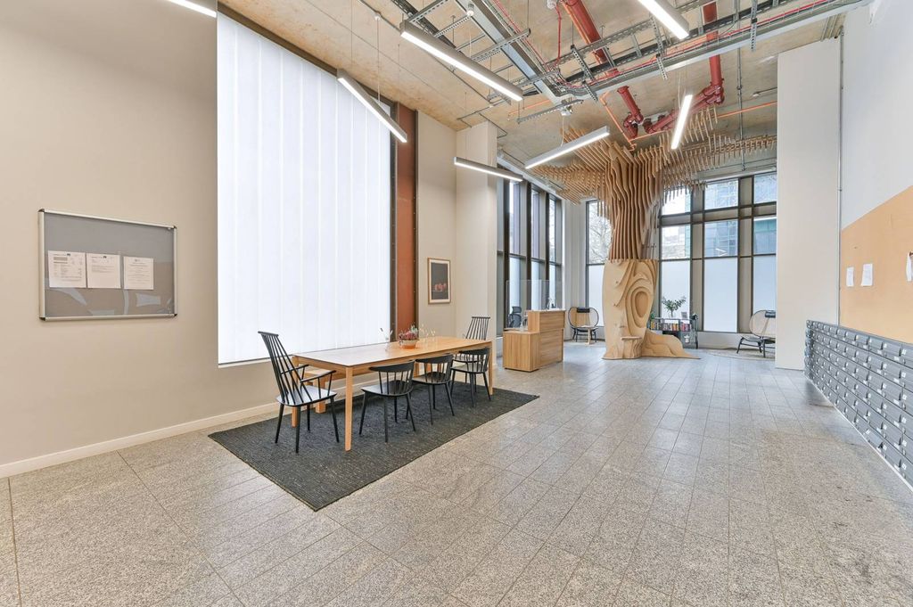 Property photo 1 of 32