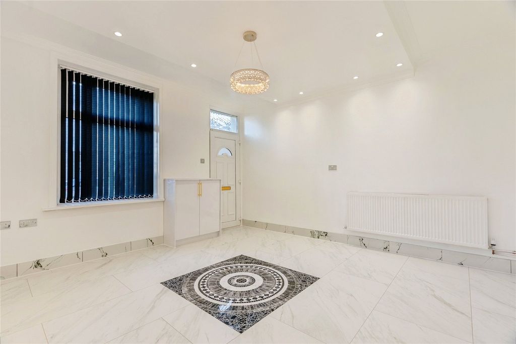 Property photo 3 of 15 Picture No. 01