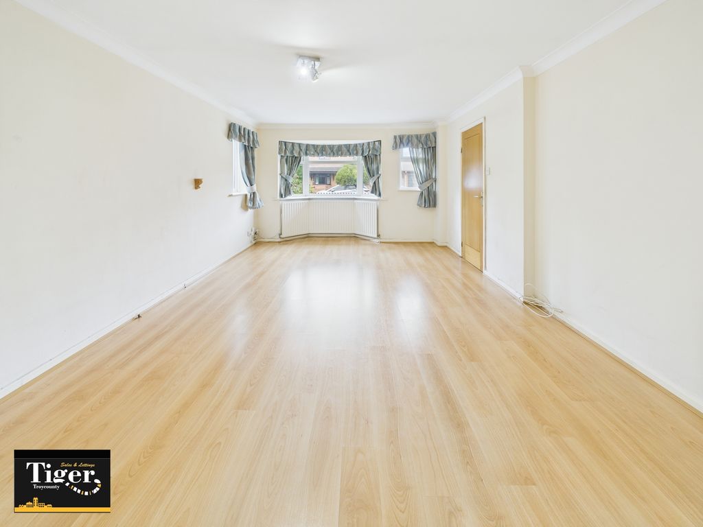 Property photo 3 of 18 Cam02176G0-Pr0683-Still002