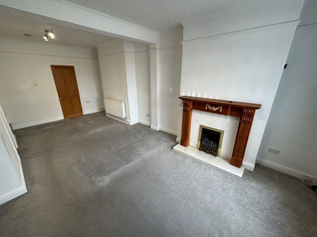 Property photo 2 of 7 Lounge