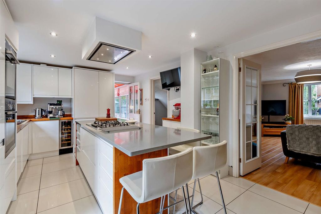 Property photo 3 of 30 8662013-Interior09-800.Jpg