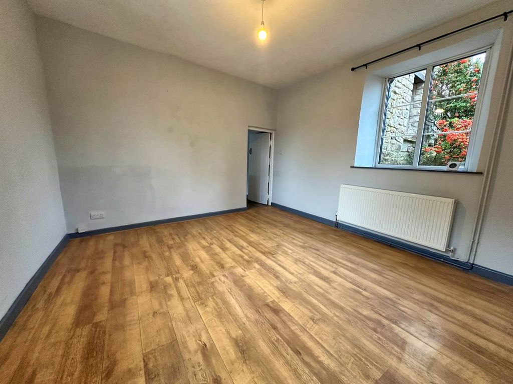 Property photo 3 of 17 Lounge 3