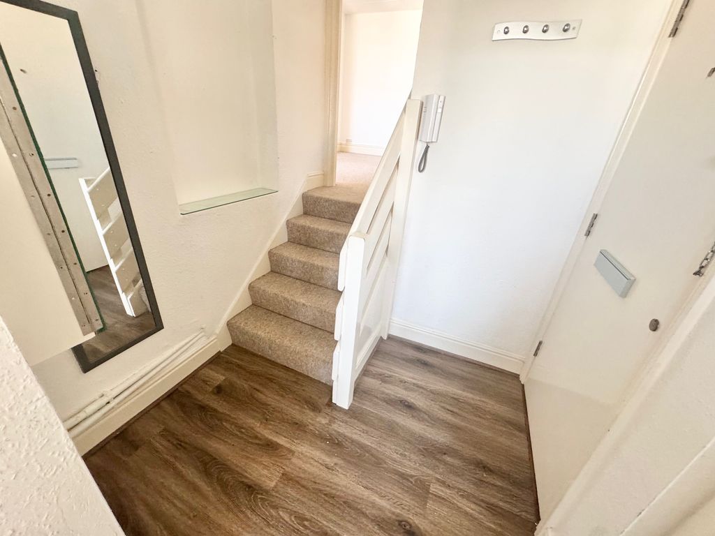 Property photo 3 of 8 Entrance Hall