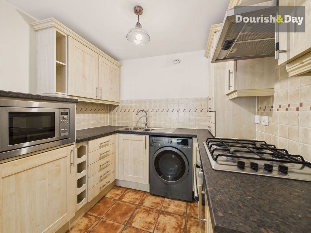 Property photo 3 of 10 Kitchen